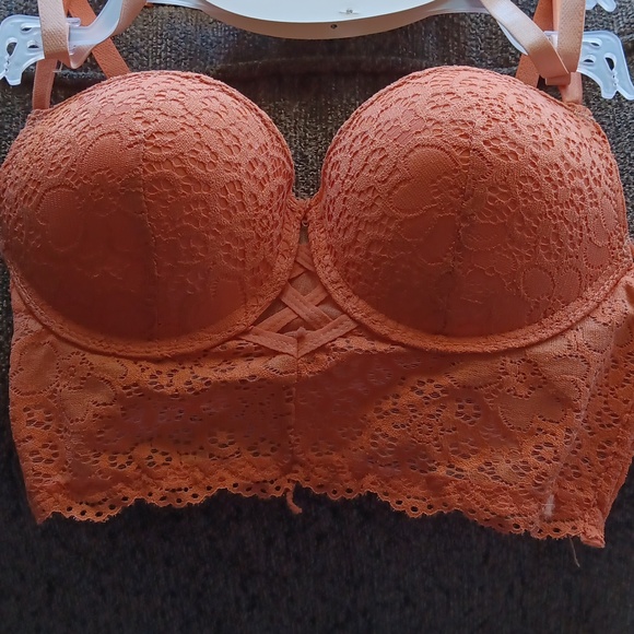 Bras - Picture 2 of 5